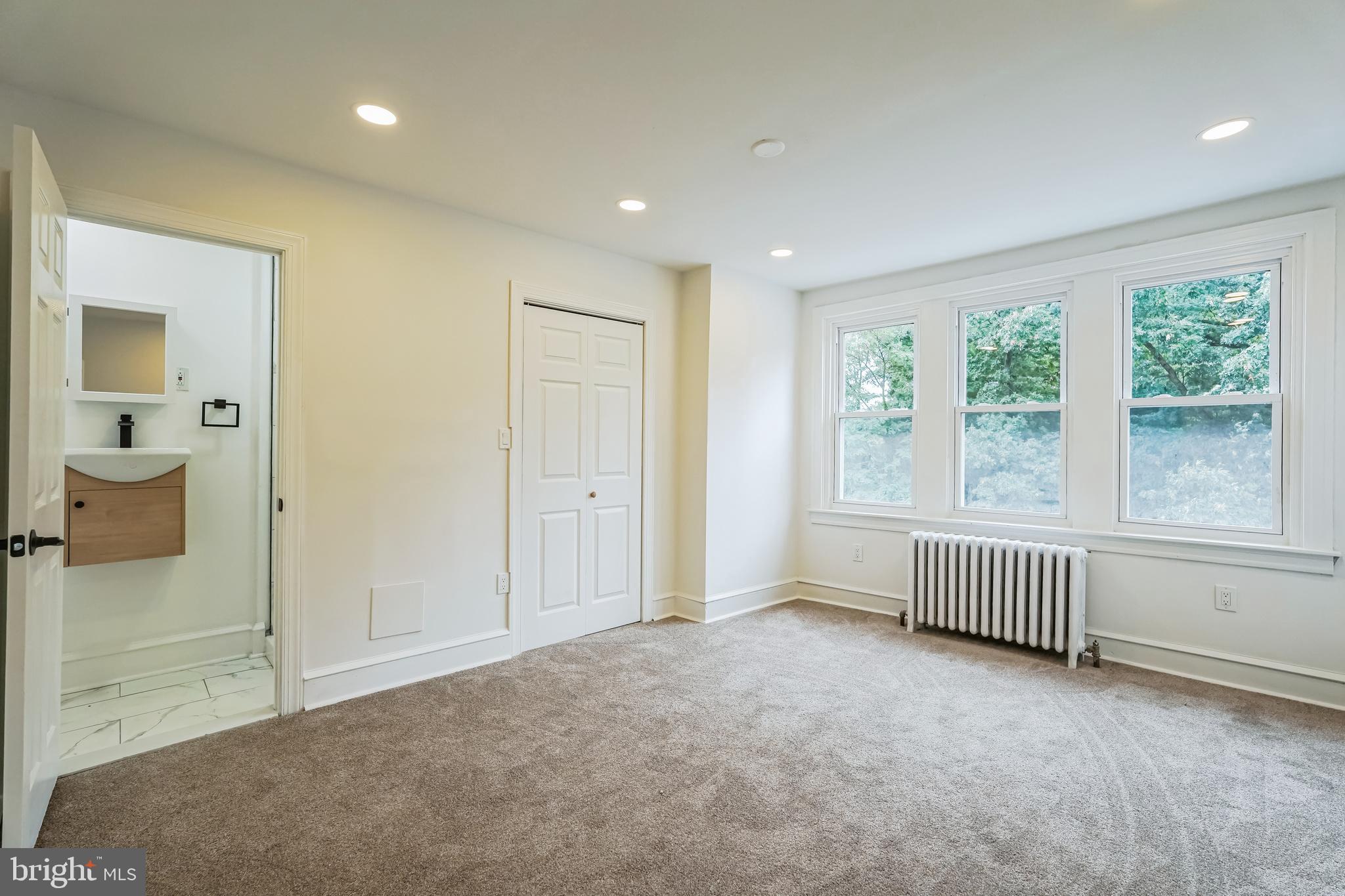 381 E CLIVEDEN STREET