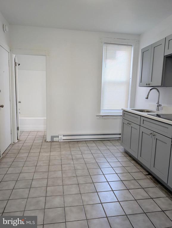5205 N 5TH STREET Unit: 2F FRONT