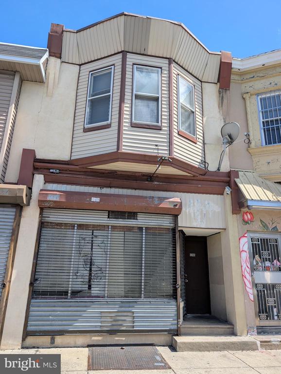 5205 N 5TH STREET Unit: 2F FRONT