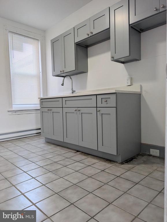 5205 N 5TH STREET Unit: 2F FRONT