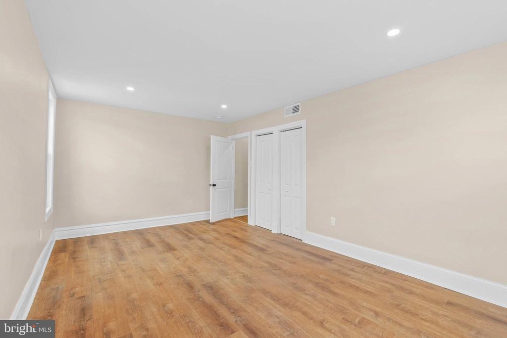 6121 COBBS CREEK PARKWAY