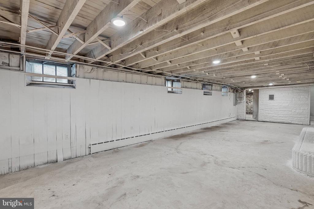 6121 COBBS CREEK PARKWAY