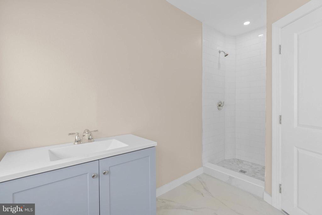 6121 COBBS CREEK PARKWAY