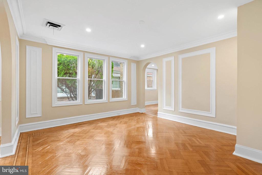 6121 COBBS CREEK PARKWAY