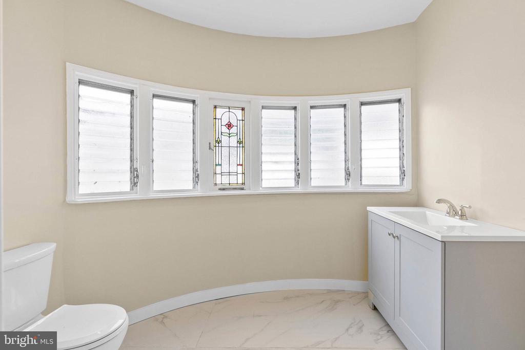 6121 COBBS CREEK PARKWAY