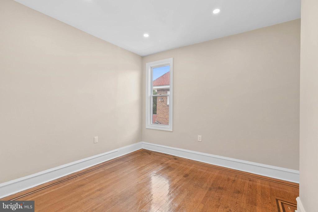 6121 COBBS CREEK PARKWAY