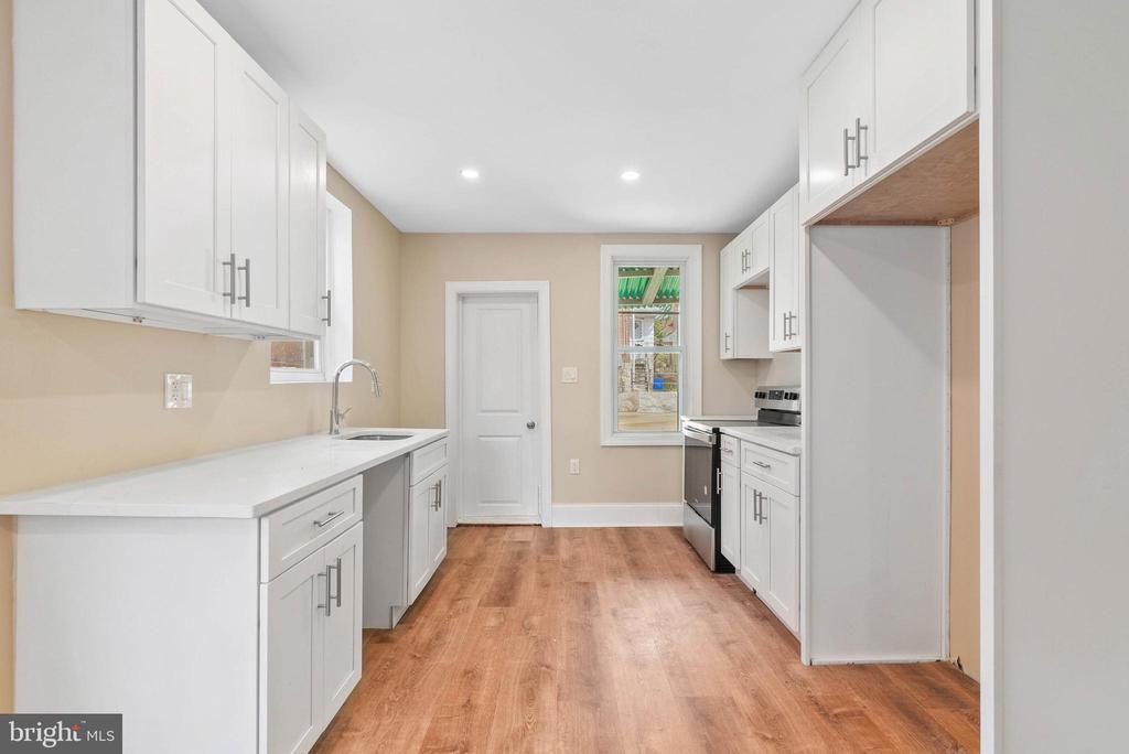 6121 COBBS CREEK PARKWAY