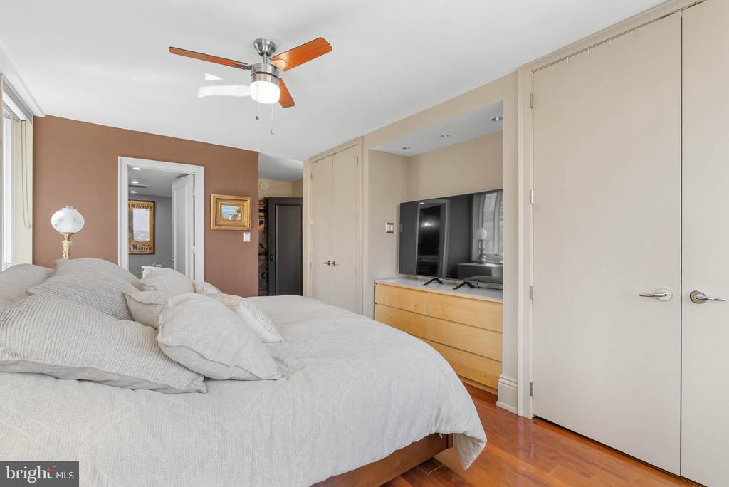 1901 JOHN F KENNEDY BOULEVARD 45 2806