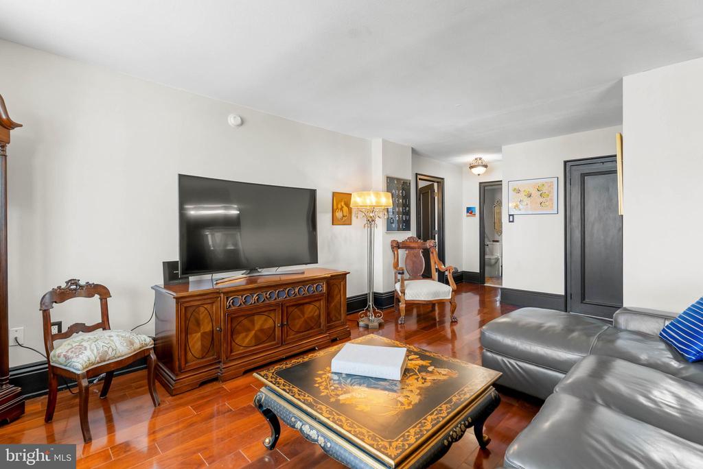 1901 JOHN F KENNEDY BOULEVARD 45 2806