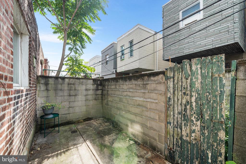 1912 S 15TH STREET