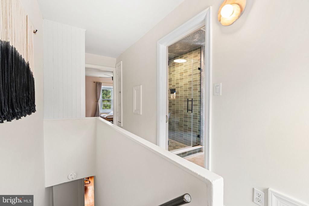 225 E GRAVERS LANE