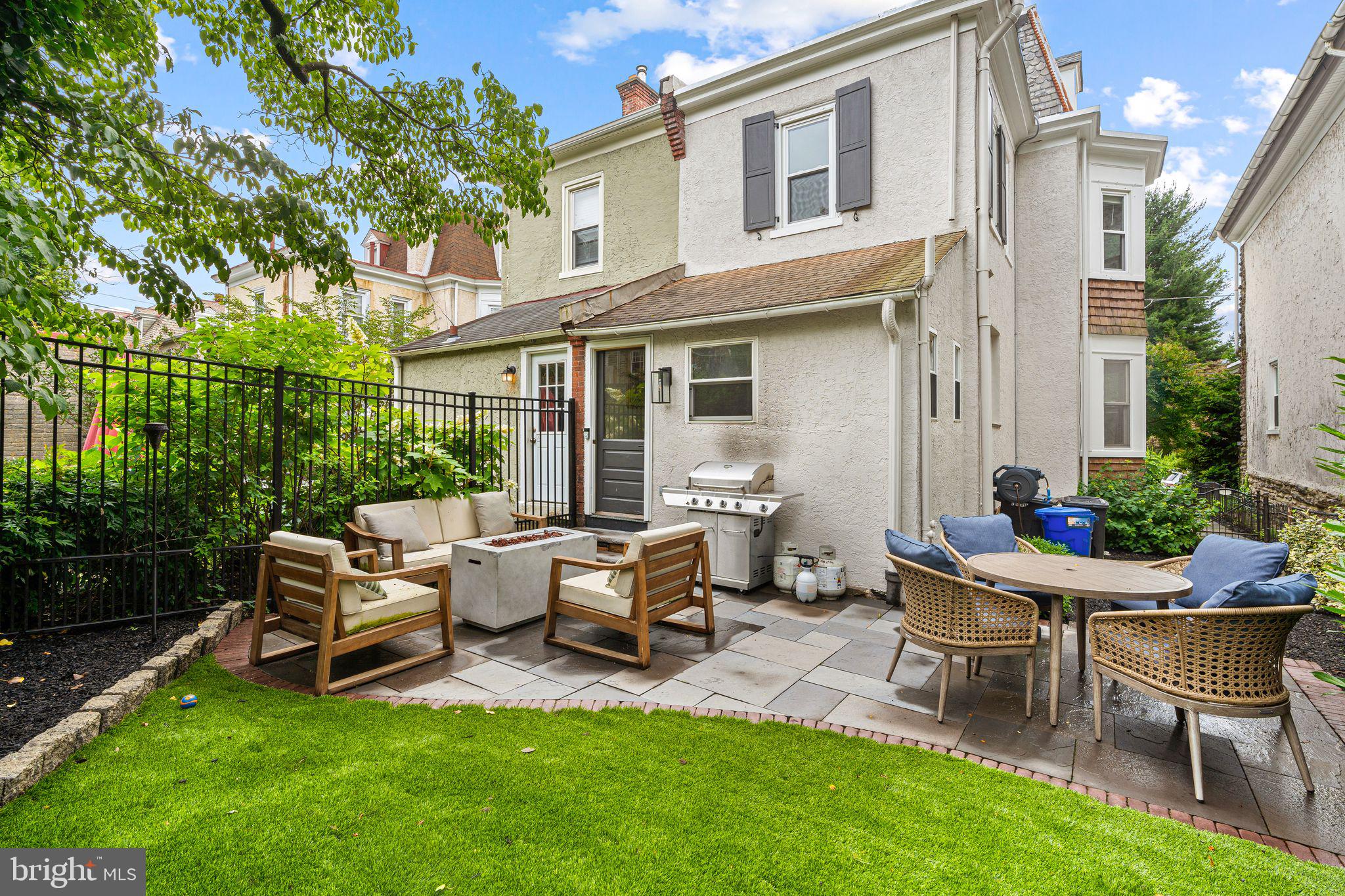 225 E GRAVERS LANE