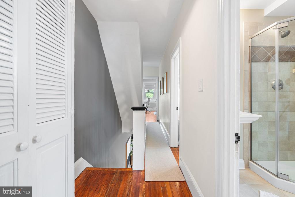 225 E GRAVERS LANE