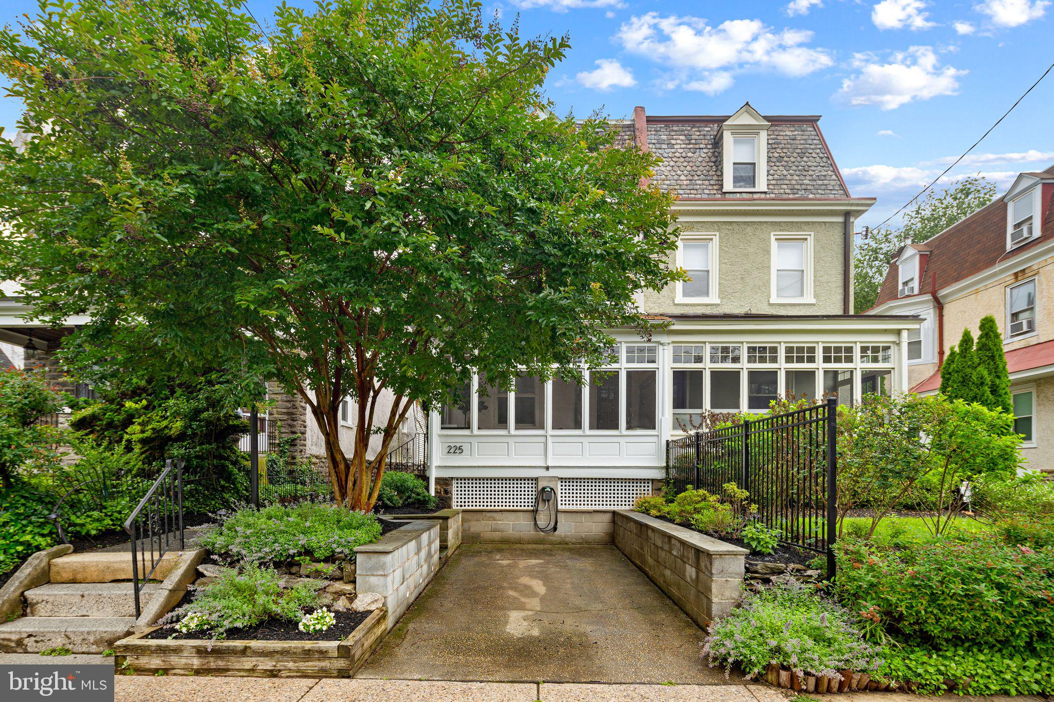225 E GRAVERS LANE