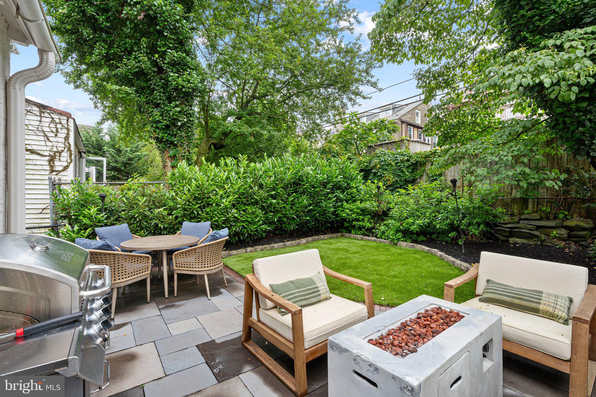 225 E GRAVERS LANE