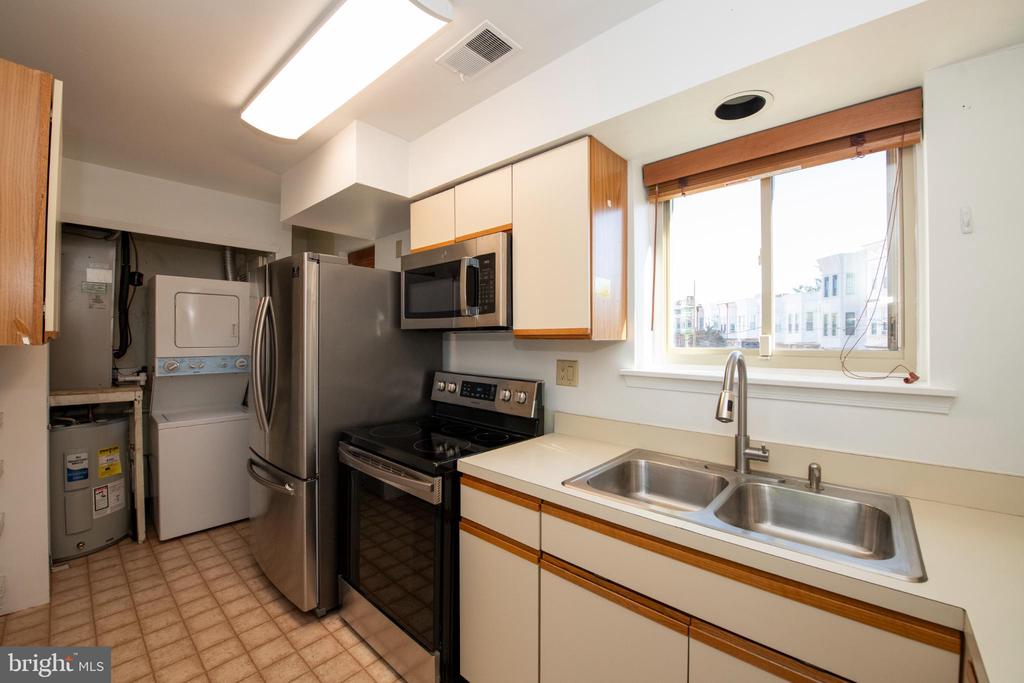 2701 PENNSYLVANIA AVENUE D204