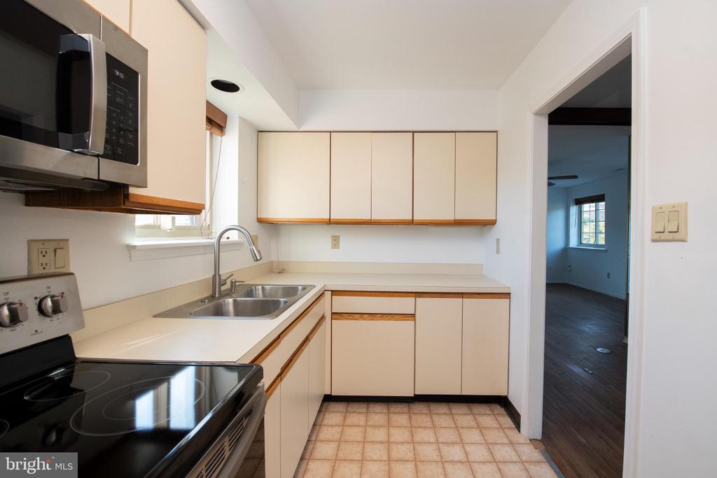 2701 PENNSYLVANIA AVENUE D204