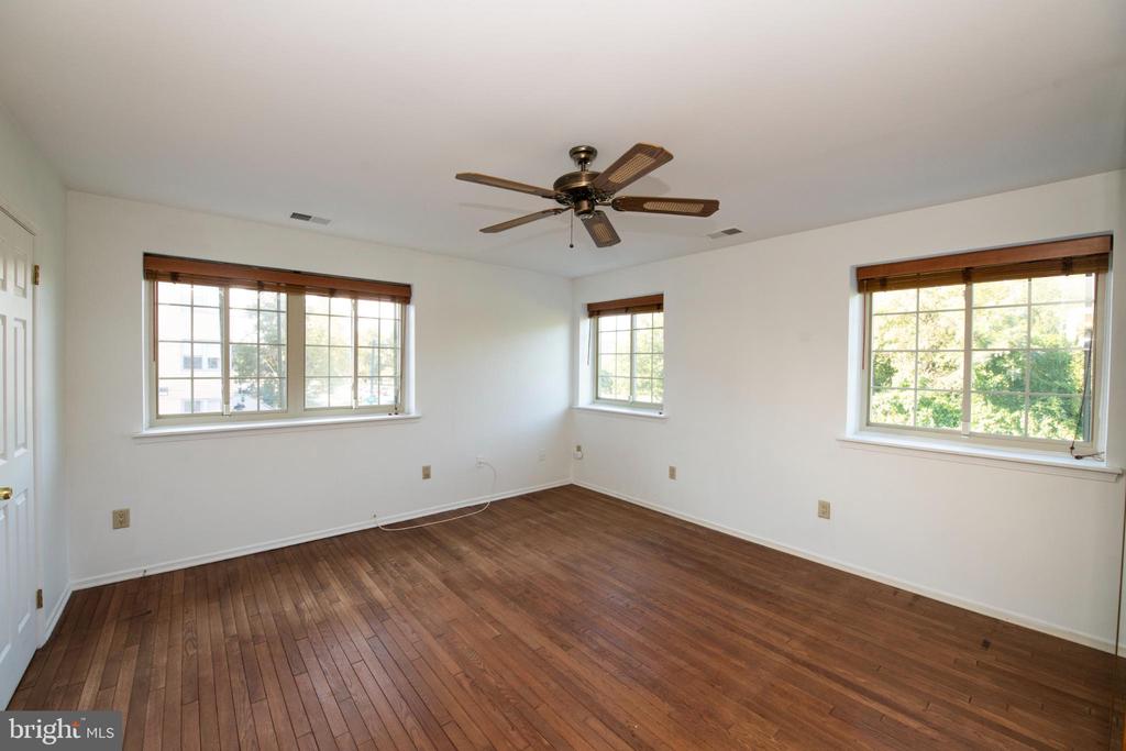 2701 PENNSYLVANIA AVENUE D204