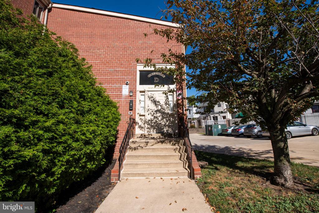 2701 PENNSYLVANIA AVENUE D204