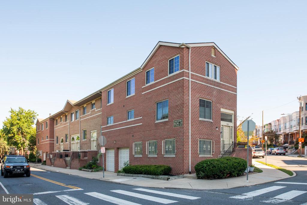 2701 PENNSYLVANIA AVENUE D204