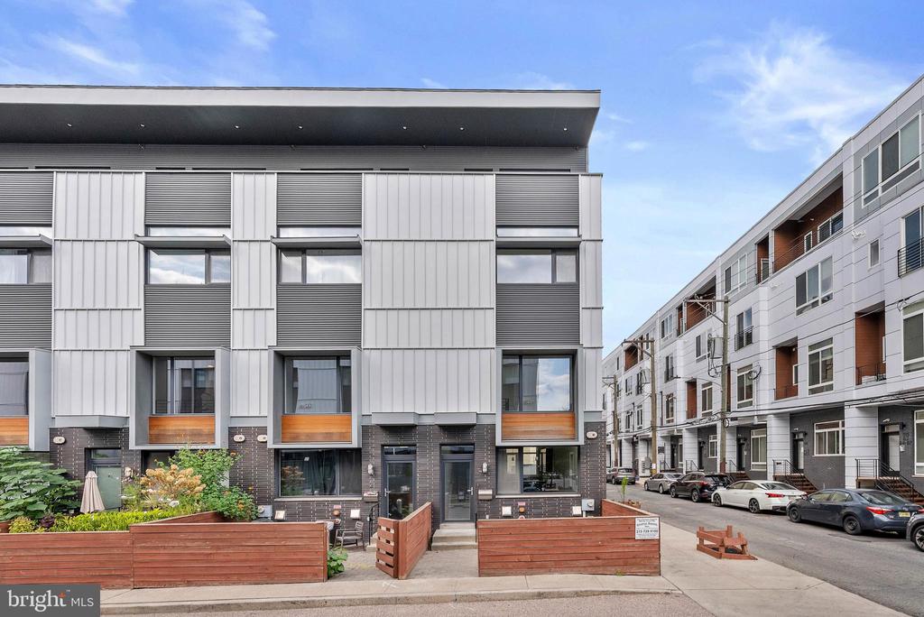 1124 N AMERICAN STREET 1