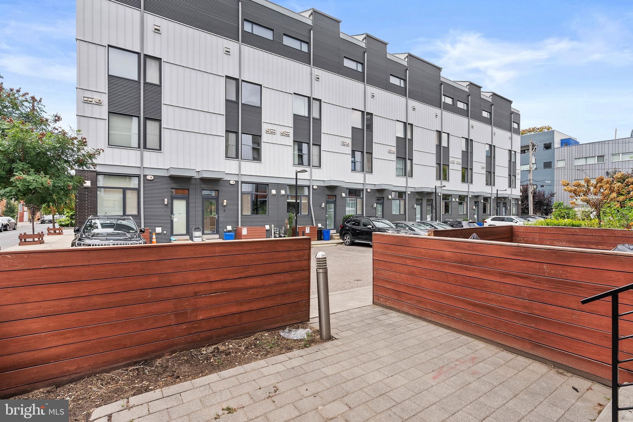 1124 N AMERICAN STREET 1