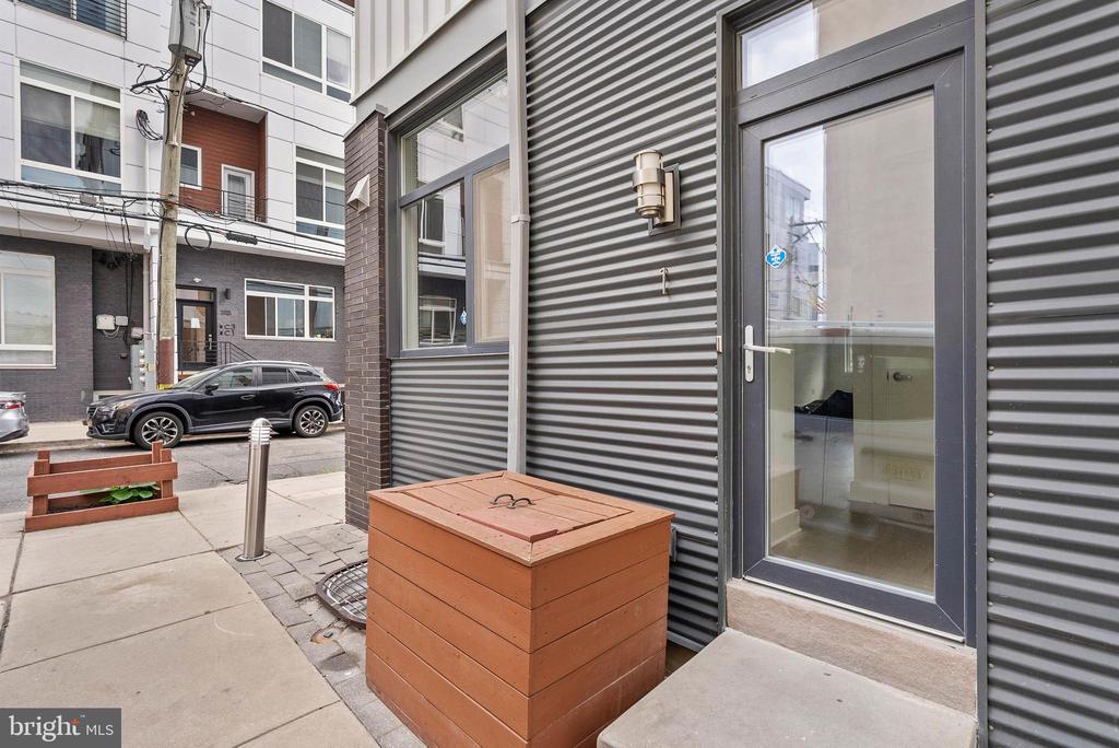 1124 N AMERICAN STREET 1