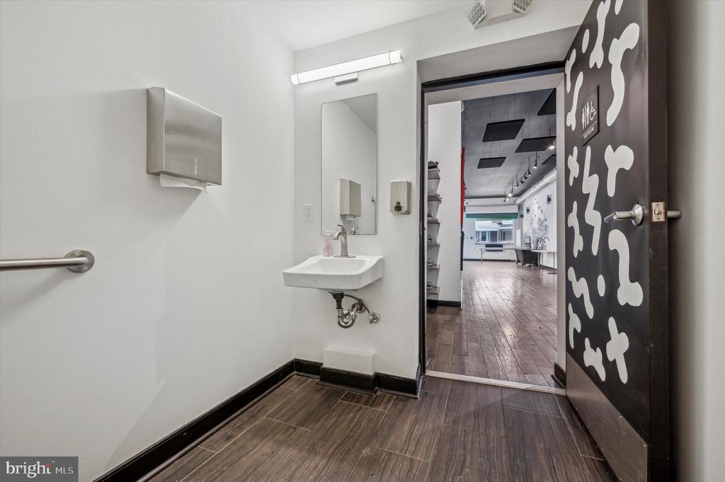 6812 CHEW AVENUE 1ST FLOOR