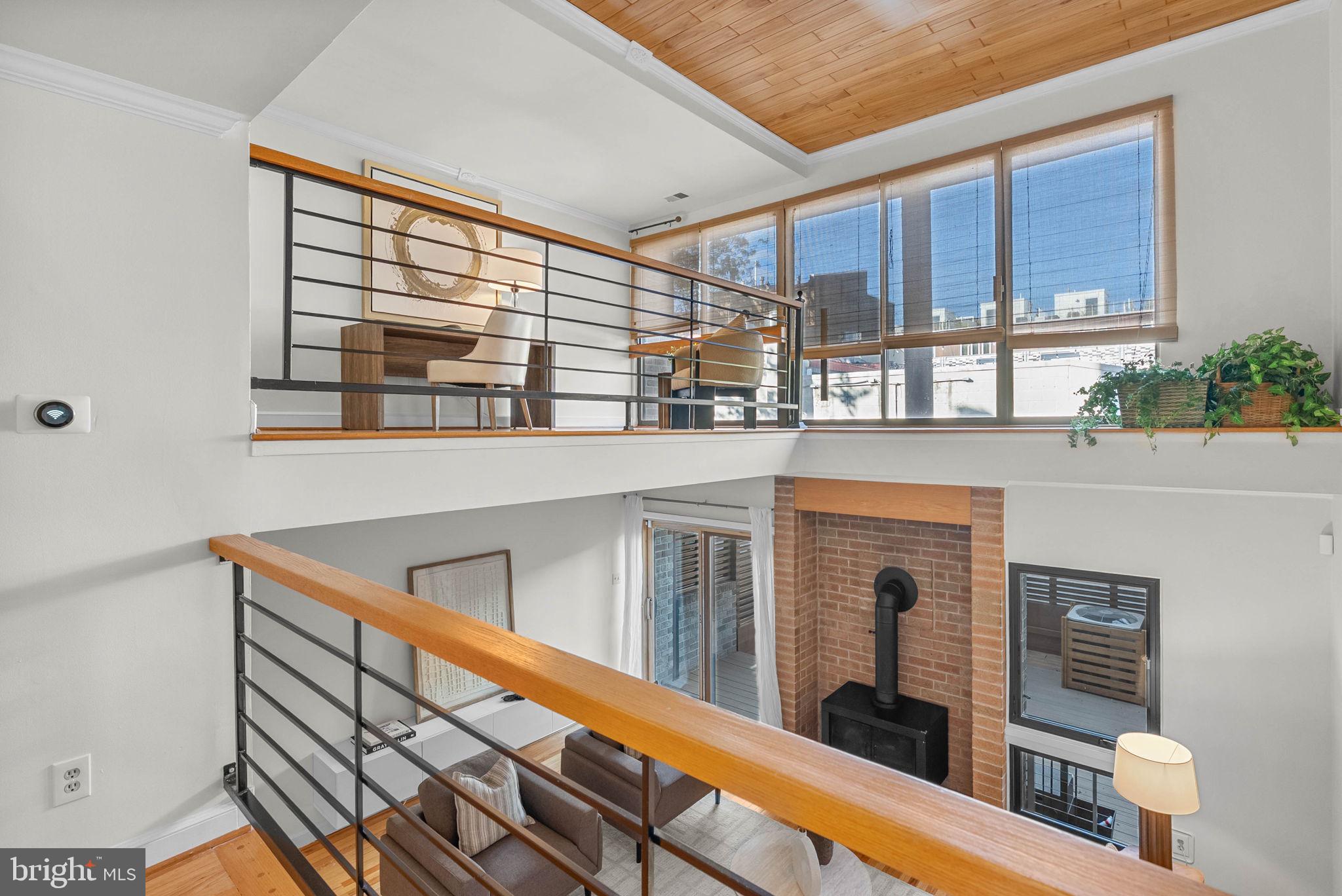 2033 NAUDAIN STREET