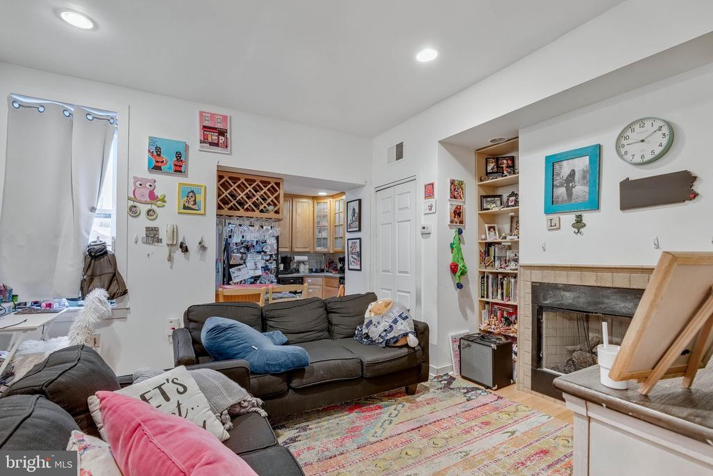806 CATHARINE STREET 8