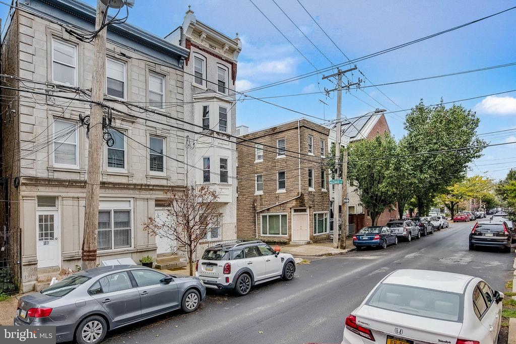 806 CATHARINE STREET 8