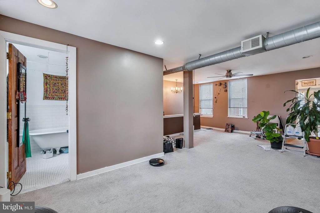 806 CATHARINE STREET 8