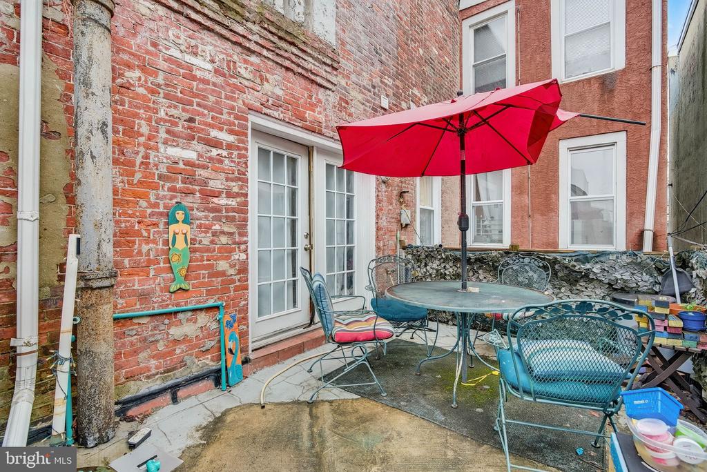 806 CATHARINE STREET 8
