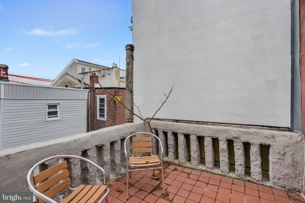 806 CATHARINE STREET 8