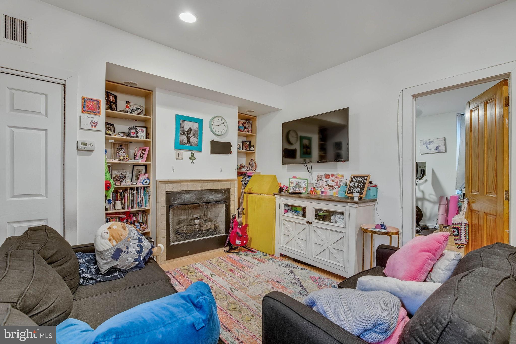 806 CATHARINE STREET 8