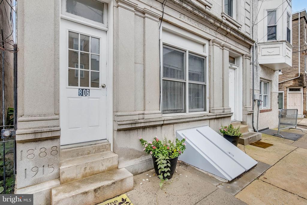 806 CATHARINE STREET 8