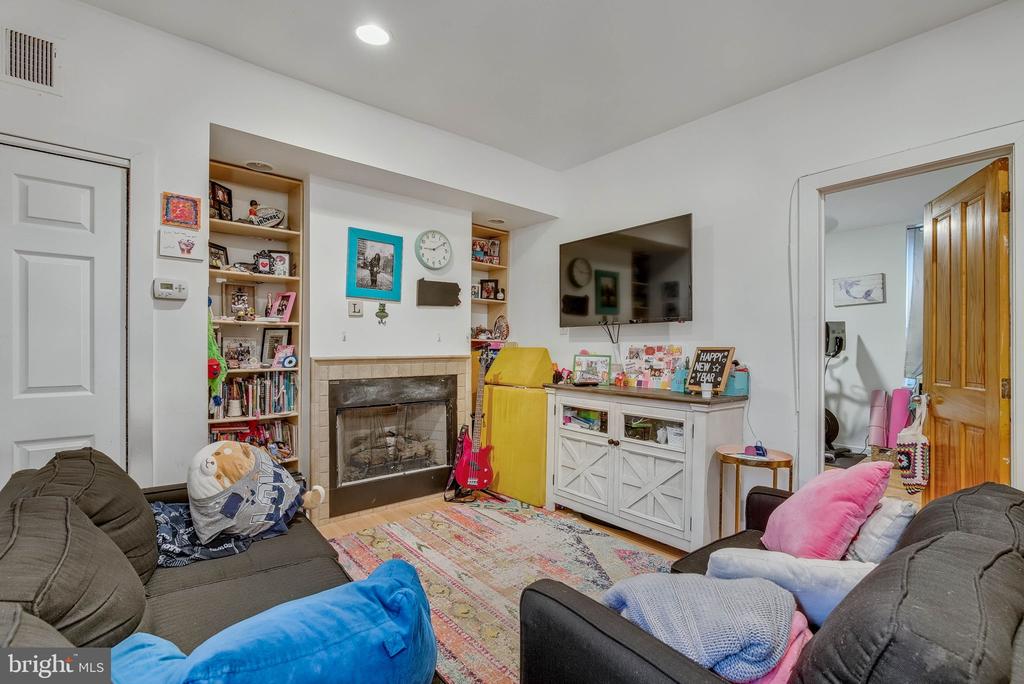 806 CATHARINE STREET 8