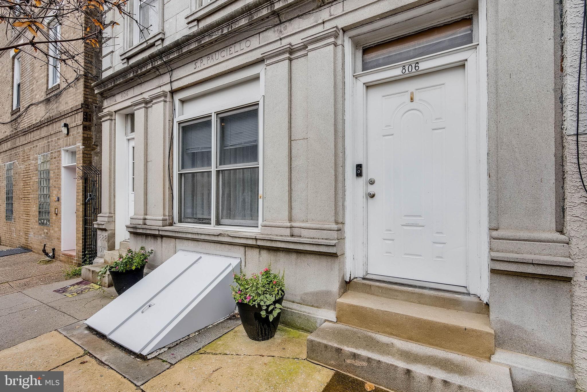 806 CATHARINE STREET 8