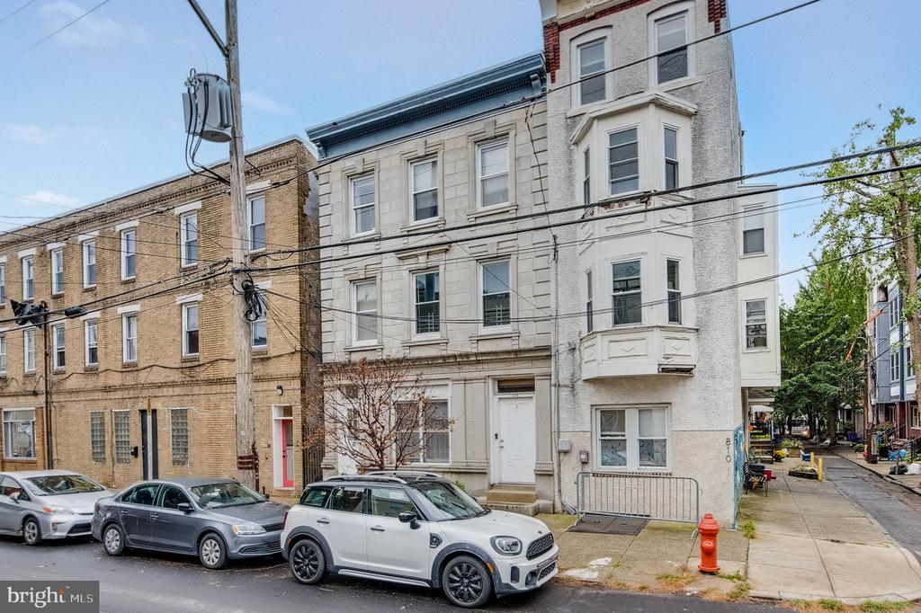 806 CATHARINE STREET 8