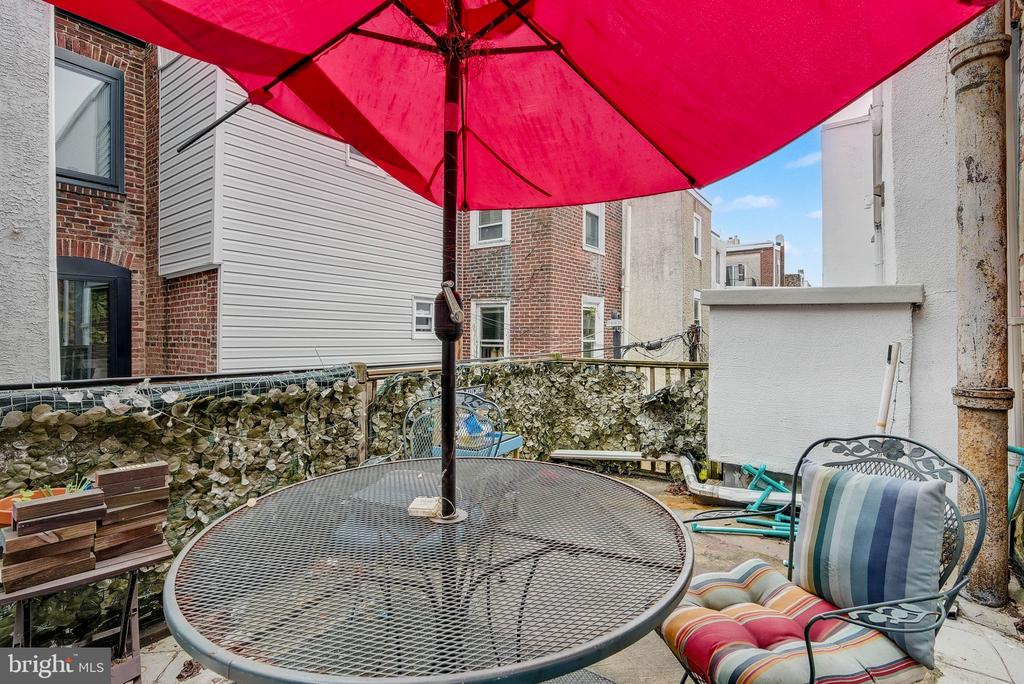 806 CATHARINE STREET 8