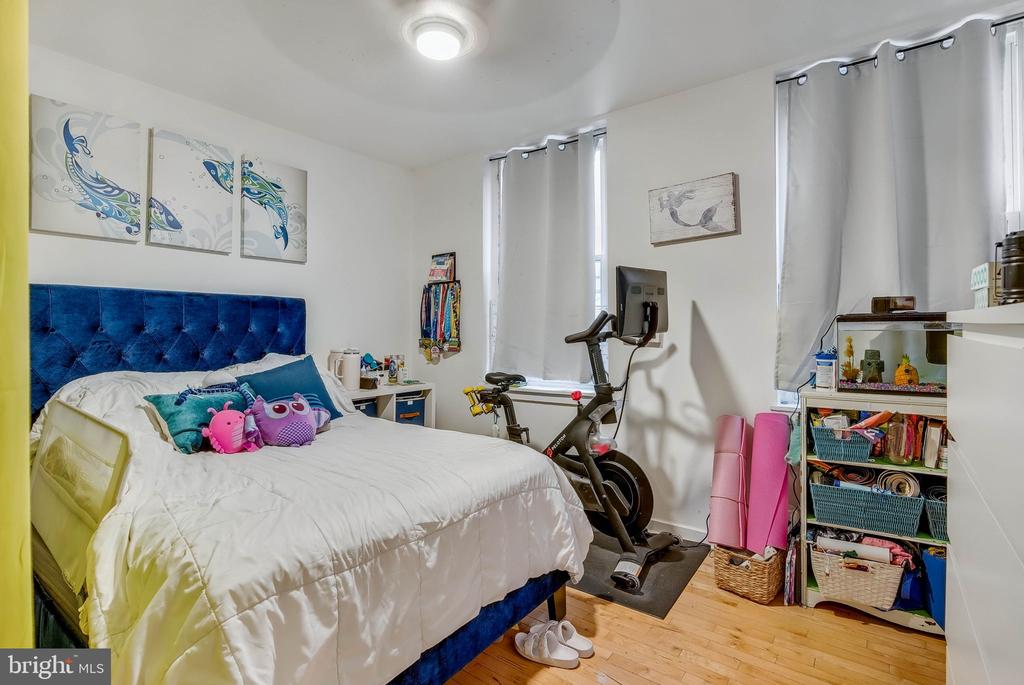 806 CATHARINE STREET 8