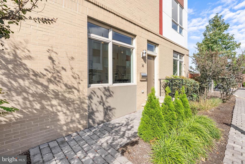 740 S COLUMBUS BOULEVARD 16