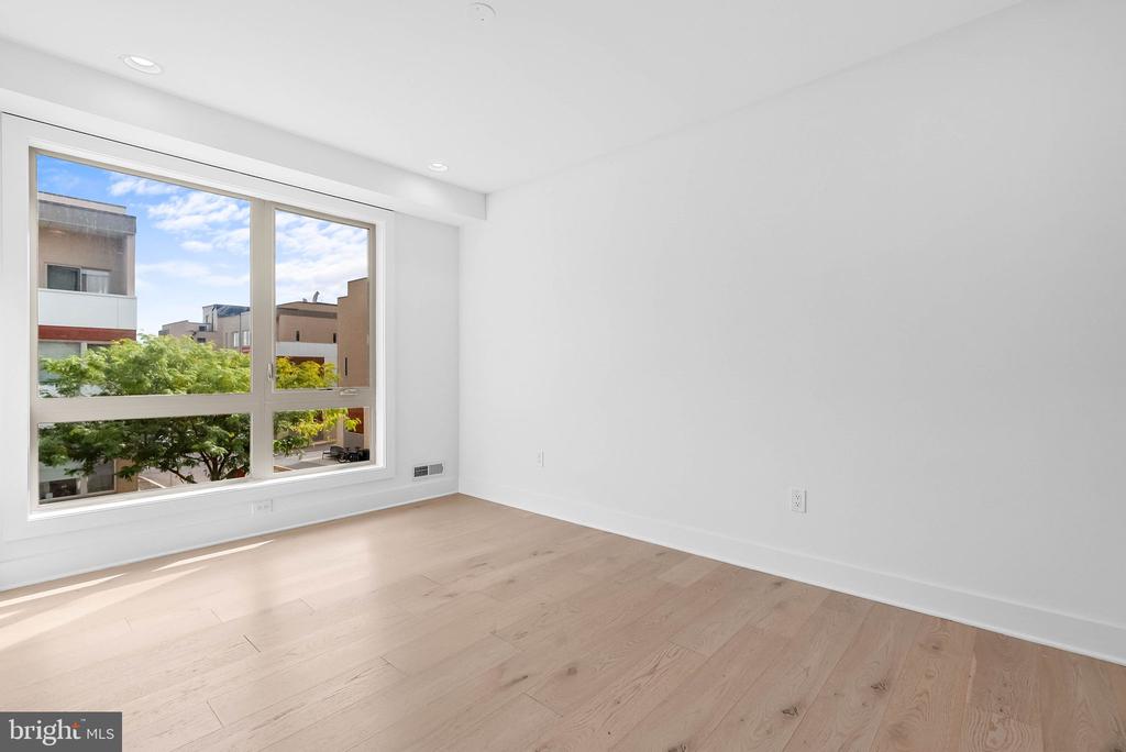 740 S COLUMBUS BOULEVARD 16