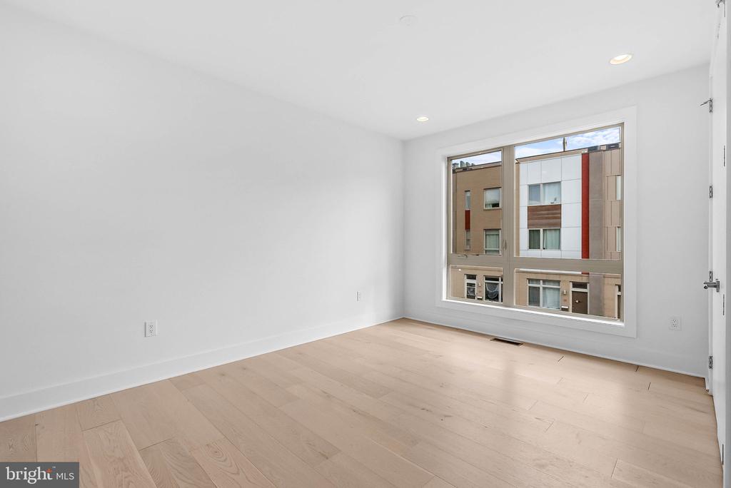 740 S COLUMBUS BOULEVARD 16
