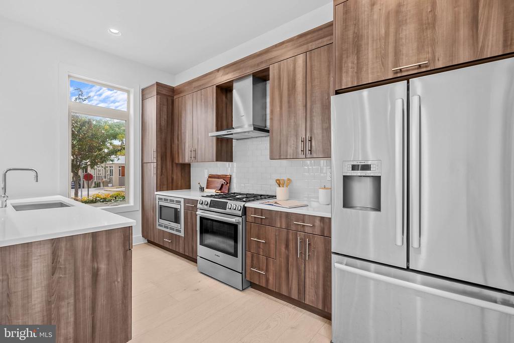 740 S COLUMBUS BOULEVARD 16