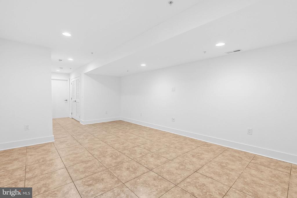 740 S COLUMBUS BOULEVARD 16