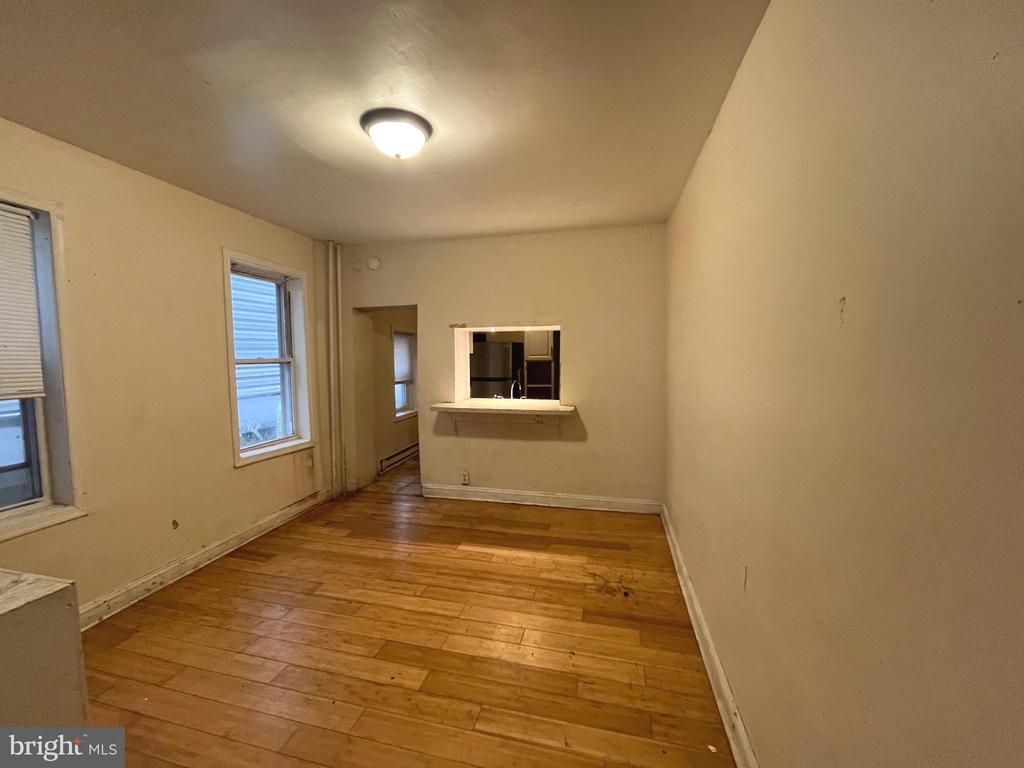 2035 W OXFORD STREET