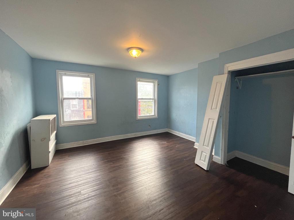 2035 W OXFORD STREET