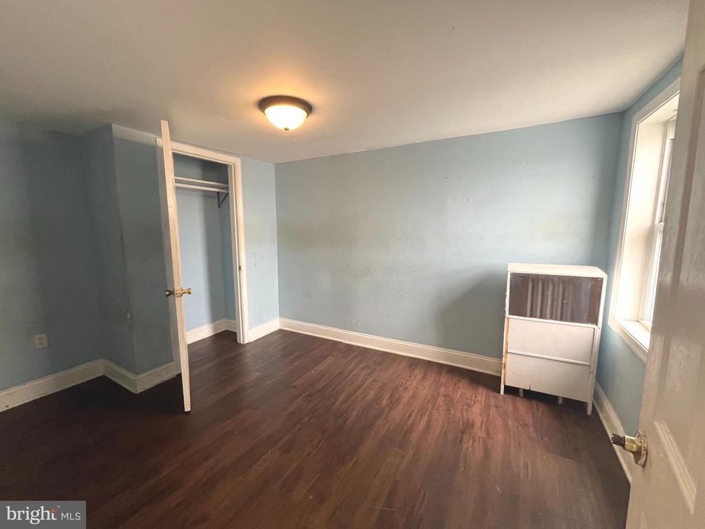 2035 W OXFORD STREET