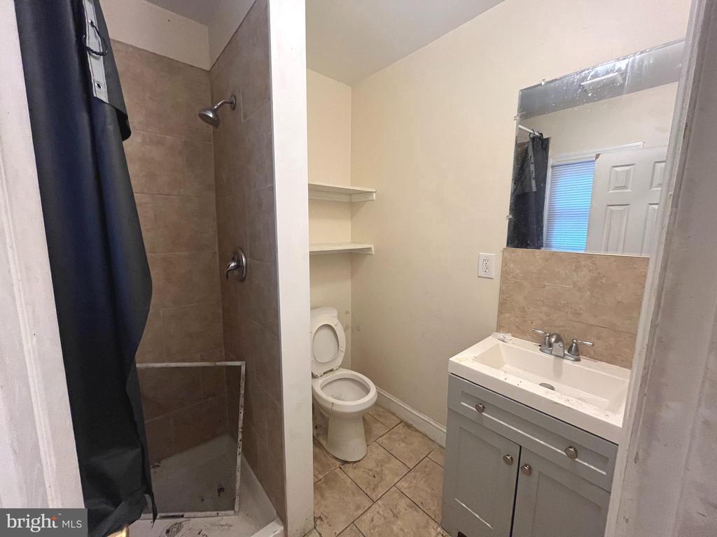 2035 W OXFORD STREET